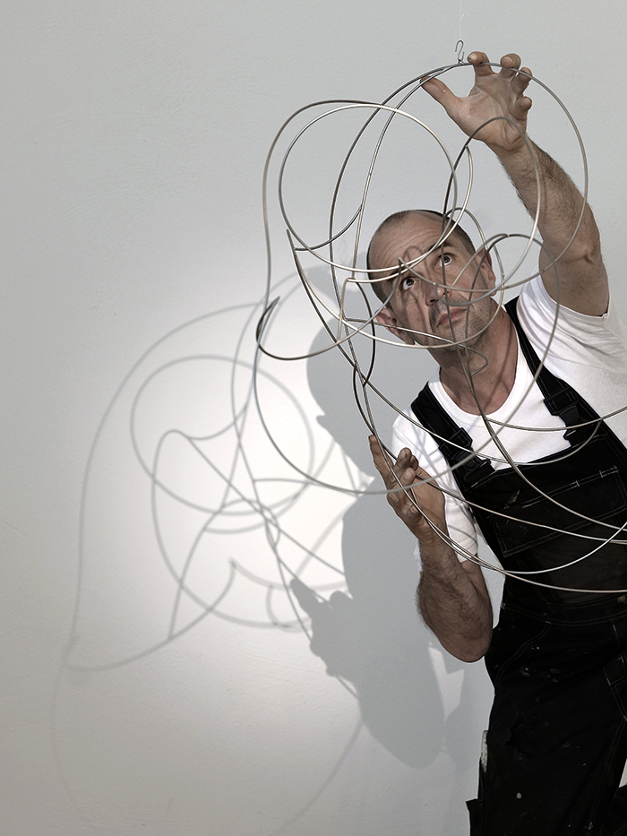 2023 entdeckte Peter Heel seine Liebe zu Luftobjekten